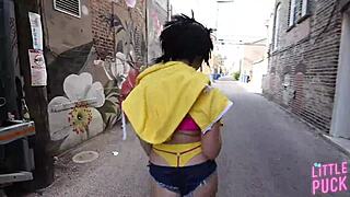 Cosplay de X-Men con Tetas Grandes de Jubilee POV en Playa Pública