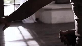 Jardinier BBC sale séduit petite blonde ado.