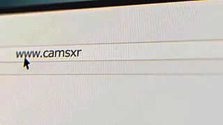 天哪，我受不了... 胖骚货大奶穿着丝袜骑假阳具！