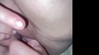 ¡Ey, mira a esta Tiktoker La Paisa Abofeteada Dura y Azotada para un Creampie Desordenado! 😜