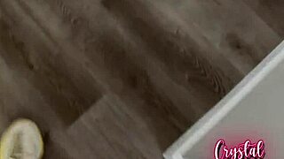 Ibu tiri lapar nak hamil dengan tipu helah bilik tidur