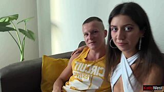 Arrangerade swingers för vild trekant på hotellet