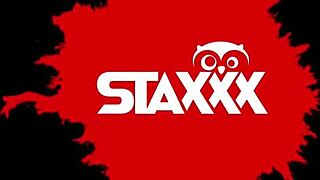 哇，我看了这个辣妹亚洲妞做双重口交，双重内射，太爽了！