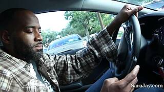 बस्टि सारा जे ड्राइवर शौंडम को इतना जोर से क्यों चोदती है?