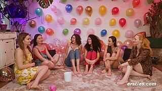 Ersties真心话大冒险变狂野群交棕发女郎！ 🔥