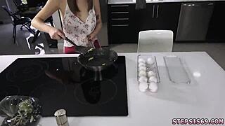 Hej! Vit tjej jungfru XXX-aktioner är chockerande!