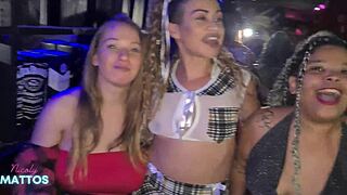 Er det de frække caipirinhas der stripper på Marrakesh klubbers pæl?