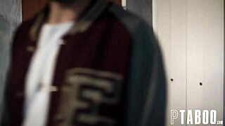 Superstar Jock dráždi panenskú Aften Opal do tvrdej šuky