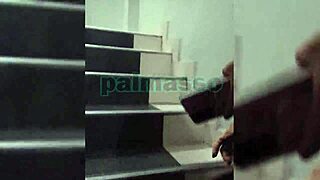 Estudiante pillada por extraño en la calle para trato en hotel