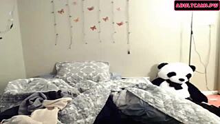 T'as vu une jeune patiente asiatique 18+ se doigter à l'hôpital ?