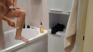 Leskelődöm 18+ tini mostohanővéremen vágynak belé élvezni