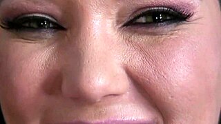 Горячая девчонка просто обожает сосать этот твердый член досуха