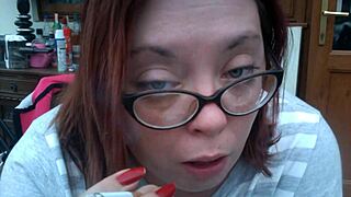 Primeiro cigarro da manhã com Tina Snuas gordinha e fetiche de tosse