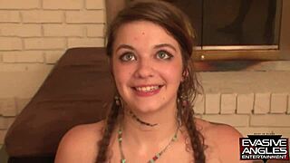 Ljubim, kako te požrešne punce jemljejo velike kurce v svoje tesne pičke.