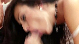 Hard anal straff med cum dryppende på føtter etter intens knulling