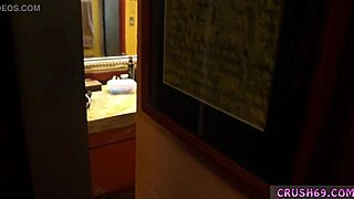 så den här 18+ tjejen straffades med en gangbang i garaget, släppte all spänning