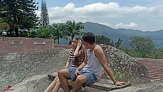 Ho trovato il posto perfetto per scopare di nascosto con mia sorellastra