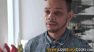 Adolescentă 18+ lingută tânjește după futai cu pulă mare neagră acum