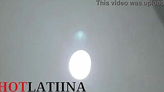 لاتينية أرجنتينية تقاتل كولومبية في ليلة هالوين بصدر طبيعي مكشوف