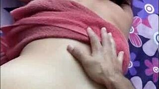 vakoilen koulutyttö 18+ sisarpuoltani kylpyhuoneessa, päättyi naimiseen tunnin jälkeen. haluutko nähdä videon?