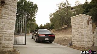 Η έφηβη ετεροθαλής παίρνει έντονη φροντίδα από τον ετεροθαλή αδελφό με μεγάλο πούτσο σε missionary.