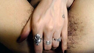 忍不住用手指玩弄我厚实肥穴高清特写！