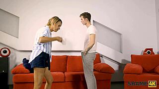 Эй док, почему у этого пациента член такой твердый? Хочу использовать его сейчас?