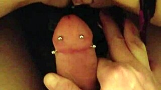 Hej, zlato, pozri ako dráždim ten kokot svojím mokrým klitorisom