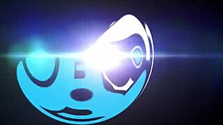 Lahko tetovirana MILF zadovolji svojo mokro pičko sama?