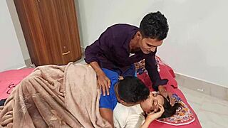 Je suis obsédé par ce plan à trois indien 18+ avec succion et baise