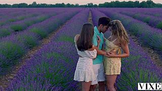 Uh, jag och mina tjejer gör dubbel blowjob teamwork på vixen compilation... vet du?