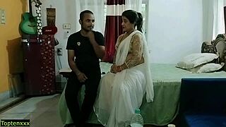 דודה הודית מודל סקס קשה חזק