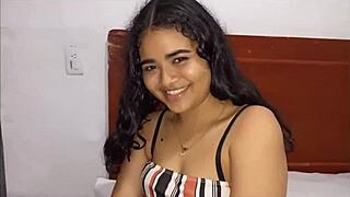 헤이, 남친한테 차였는데 이 아름다운 라티나 18세 여자가 낯선 남자랑 박혔어!