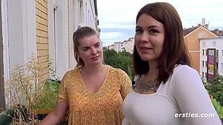 मरीना और नताशा, हमारा शावर में फिंगरिंग देखना चाहोगे?