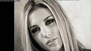 Jelena Jensen viní potešenia s mokrou indickou ostrihanou pičkou sólovým prstkovaním... wow! 🔥