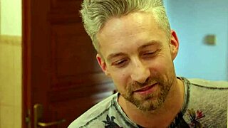 Dykk inn i romantikk mens Romy Indy nyter badekar sex med søt nederlandsk vibe.