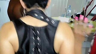 괴물 자지로 끝나는 야생 항문 주먹질 파티 봐?