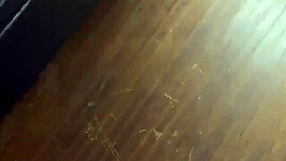 उसकी सुंदर चूत और सेक्सी पैर मेरे बड़े लंड पर काफी नहीं मिलती