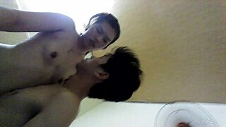 Vijetnamski Par Divlja u Intenzivnoj Spavaćoj Sobi s Sirovom Strasti