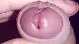 嘿，想看我的特写红发手交吗？性感呻吟！