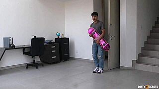 Moja mačeha je izgubila stavo, zato sem jo trdo jebal v njeni mokri pički!