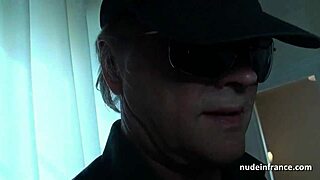 francuska plavuša prska, prima tvrdi anal, dvostruko prodiranje i pokrivena je spermom u divljoj grupnoj jebačini