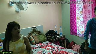 سياحة هندية بهابي تحقق فانتازيا جنسية مرة واحدة بحركة ساخنة