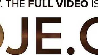 Neposlušna najstnica 18+ dobi močan špagat po riti od dedka.