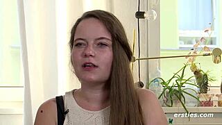 Mable își freacă clitorisul ca nebuna în extaz pur