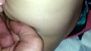 Asiatisk amatør cummer fra våd fisse fingering og fucking