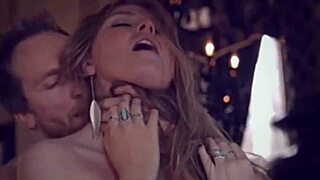 Η καυτή αδερφή προκαλεί τον αδερφό με απαγορευμένα φλερτ σε μυστική συνάντηση