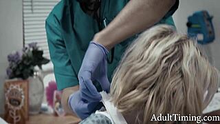 Doctor asqueroso explota paciente de 19 años Arya Fae