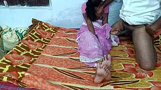 अरे बेब, मेरी हॉट इंडियन वाइफ को होम पर डॉगी स्टाइल पाउंड करना देखना चाहोगे?