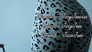 gym babe strofina mio sperma nei suoi yoga pants sulla fica morbida.